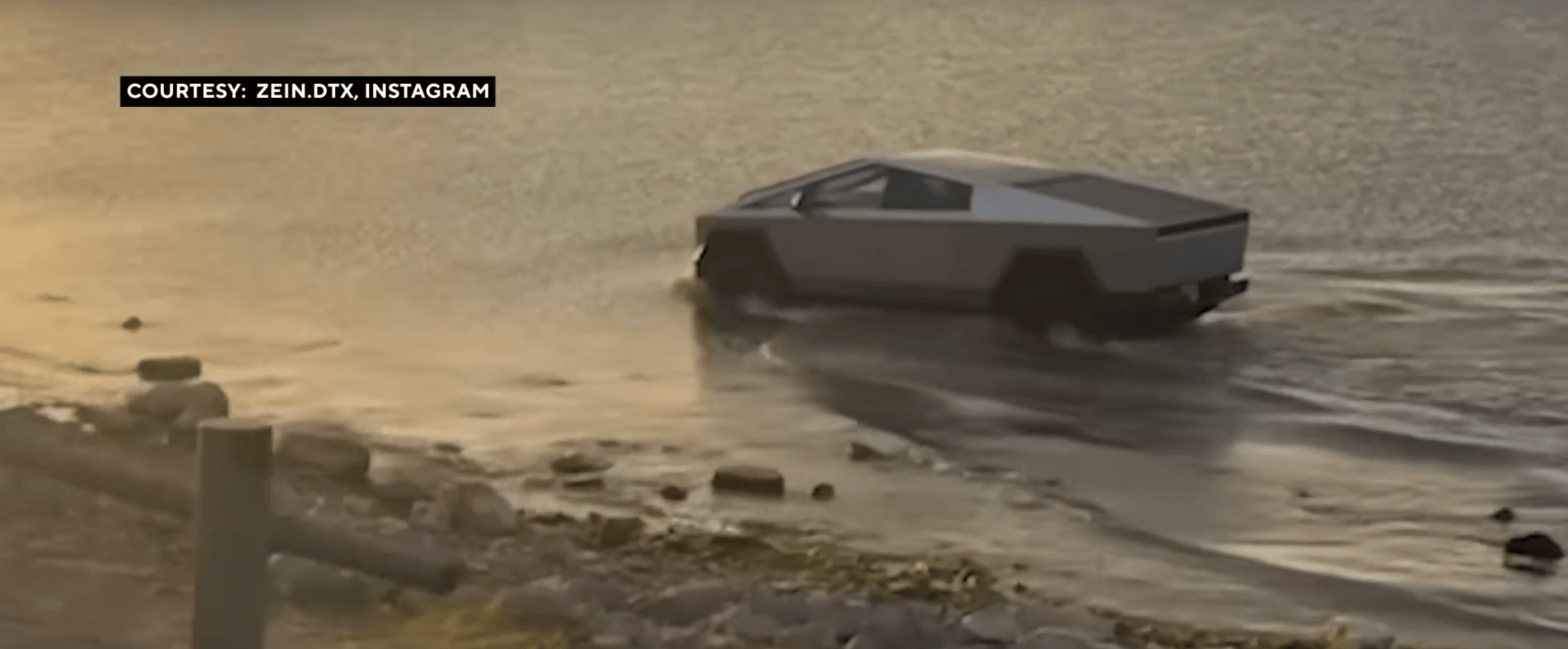 Un homme du Texas a été arrêté après avoir conduit son Cybertruck dans un lac pour tester son mode aquatique.